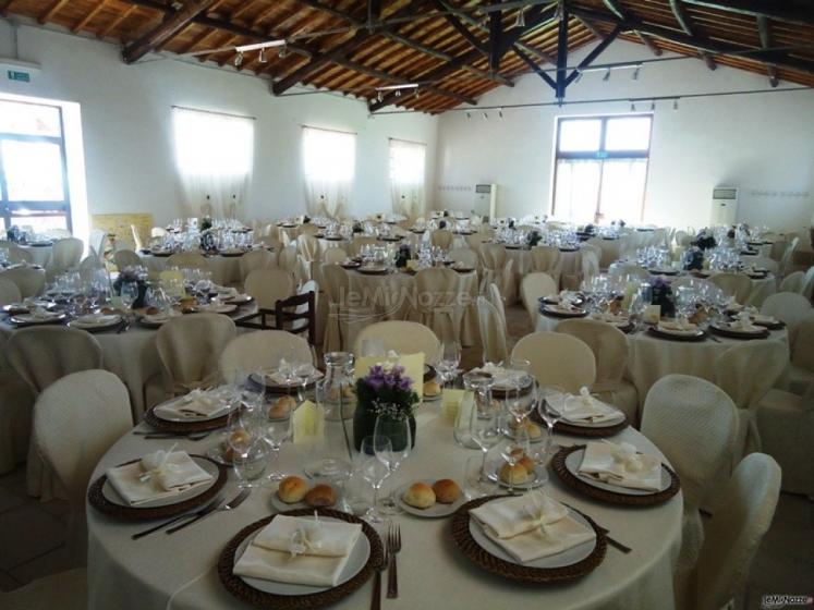 Allestimento tavoli per matrimonio al Borgo degli Abeti