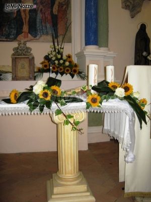 Decorazioni di girasoli per il matrimonio in chiesa