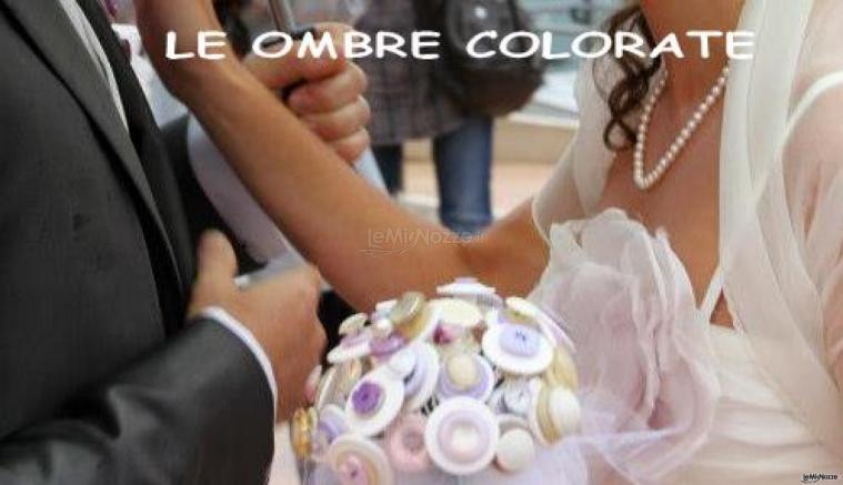Bouquet di bottoni bianco e lilla, romanticissimo - Le Ombre Colorate