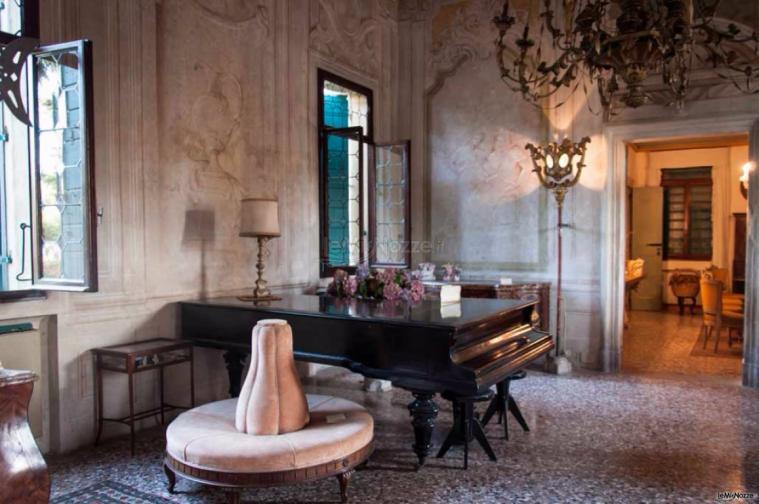 Villa Barchessa Valmarana - La raffinata Sala del Pianoforte