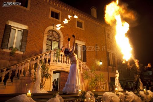 Festeggiamenti matrimonio con spettacolo con il fuoco
