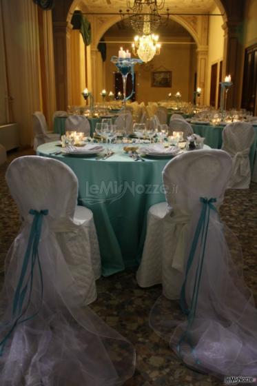 Sala allestita blu Tiffany - Il tavolo degli sposi