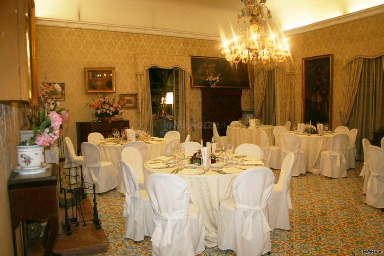 Mise en place per matrimonio in una stupenda sala di Villa Martorana Genuardi