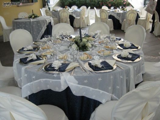 Allestimento tavoli per le nozze