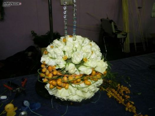 Vitale Fiori - Composizione floreale con fiori bianchi e gialli