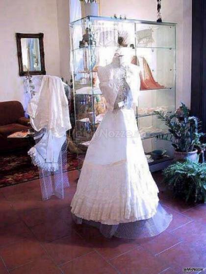 Atelier Il Bagatto - Galleria d'abiti da sposa e da cerimonia d'epoca