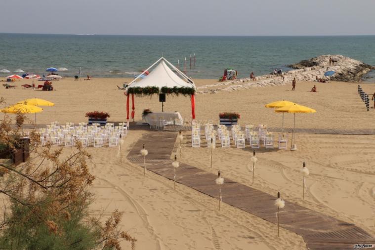 Camping Garden Paradiso - La cerimonia di nozze sulla spiaggia