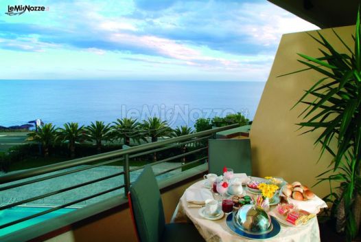 Vista sulla piscina dalle stanze dell'Hotel Nettuno a Catania