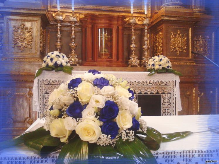 Chiesa in blu e bianco - Clorofilla Fiorista