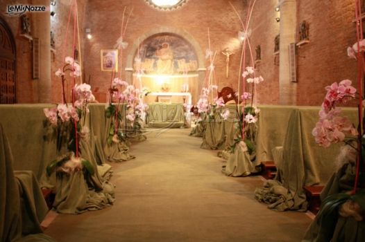 Fiori per le nozze nella Chiesa del Divino Amore (Roma)