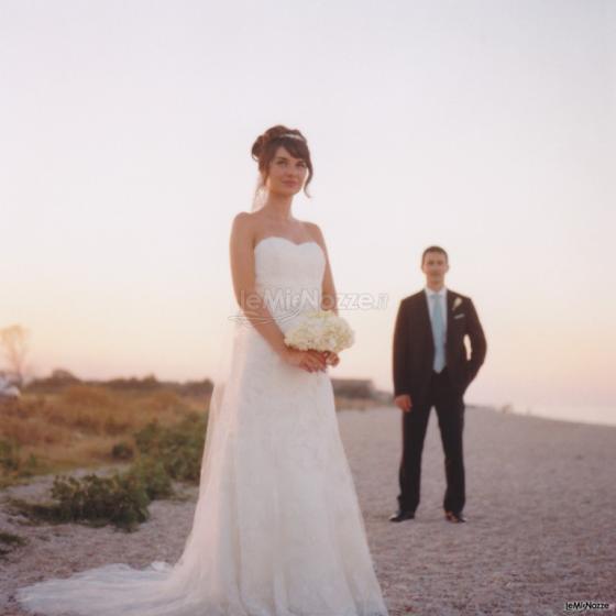 Gli sposi presso la location di nozze - Arbus Studio Fotografico