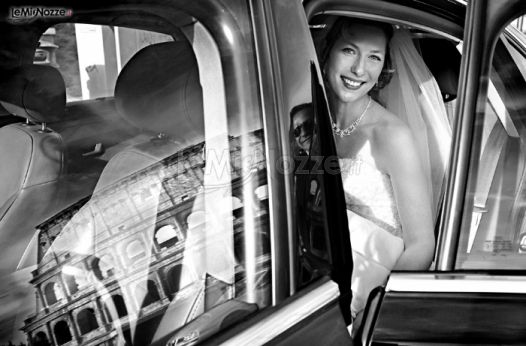L'arrivo della sposa in auto d'epoca