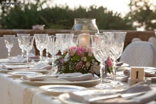 Villa Ramacca - Allestimento dei tavoli per il ricevimento di matrimonio
