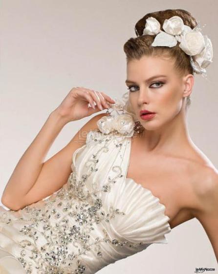 Elegante e prezioso corpetto ricamato con perle e swaroski -  Victoria Paradise Spose