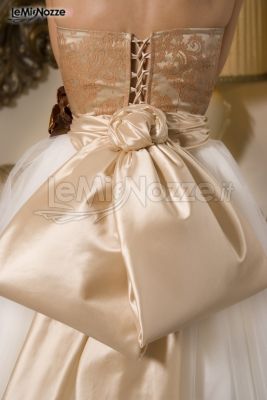 Fiocco dietro la schiena per l'abito della sposa