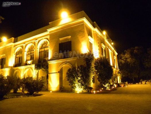Villa Zaira illuminata per un matrimonio di sera