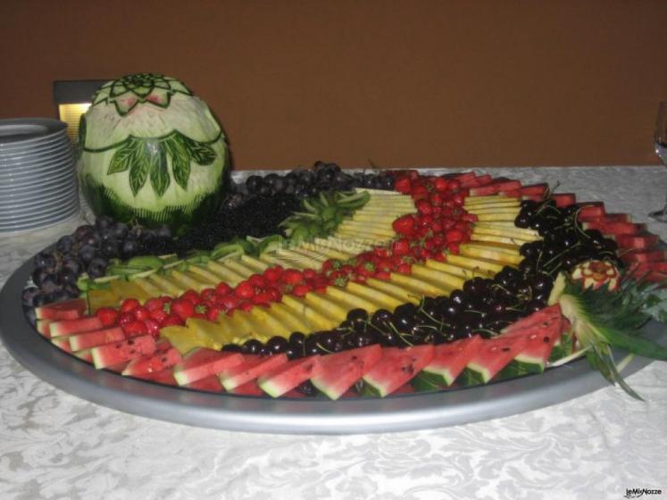 Vassoio di frutta allestito dal servizio catering GalaService