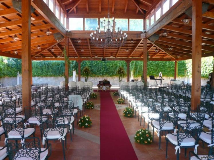 Casale Santa Lucia - Allestimento della cerimonia di matrimonio