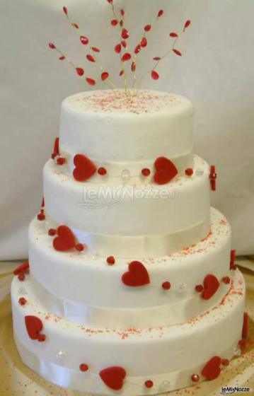 Wedding cake cuori e perle - Fantasie di Zucchero