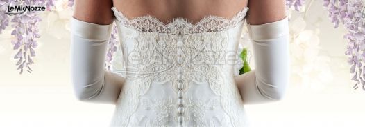 Vestito da sposa con corpetto ricamato sul retro