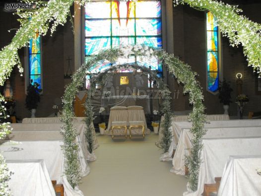 Arco di fiori per la chiesa