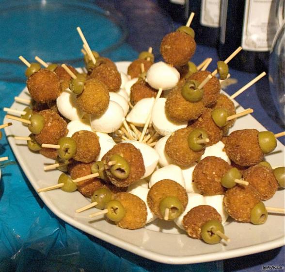 Finger food: minifelafel con mozzarelline e olive - I Tal Buffet di Marco Farè