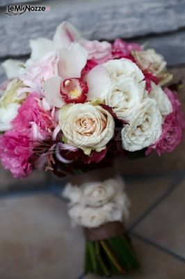 Bouquet sposa con rose e lisianthuse cymbidium
