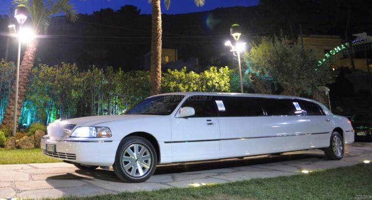 Autonoleggio Campo - La Lincoln town car Limousine per un matrimonio indimenticabile