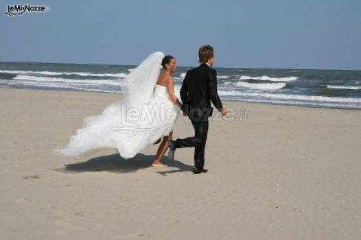 Sposi sulla spiaggia
