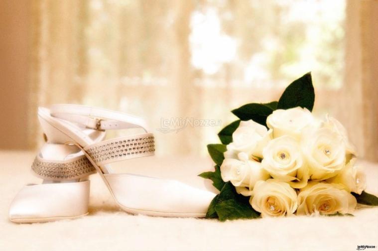 Bouquet e scarpe sposa Photoidea