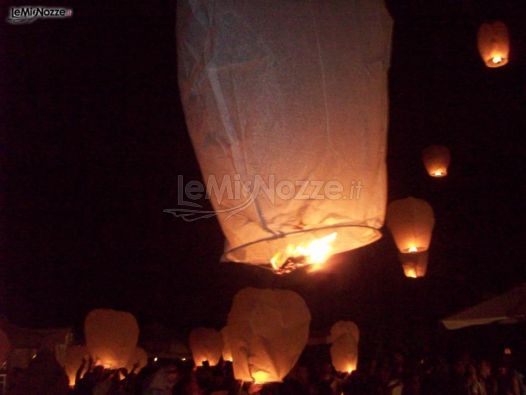 Il lancio delle lanterne thailandesi