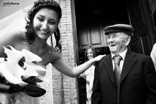 Foto della sposa con il nonno