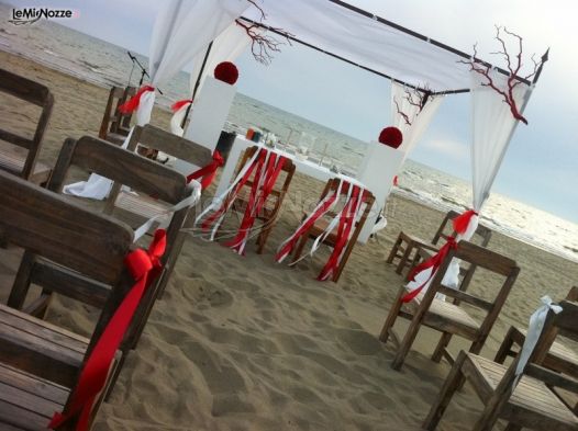 Cerimonia di matrimonio sulla spiaggia