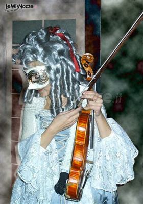 Costume veneziano e violino per il matrimonio