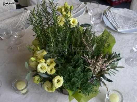Centrotavola per il matrimonio con piante aromatiche - Fioristi in Albaro