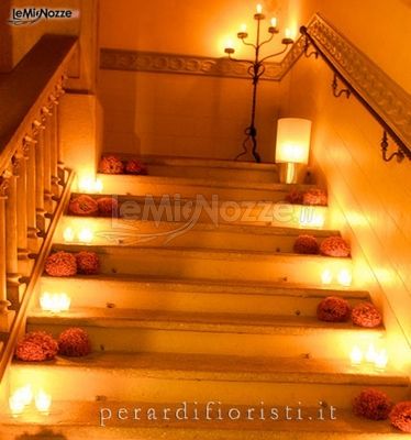 Addobbi con candele per la location di matrimonio