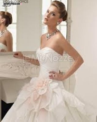 Daniela Cocco Haute Couture - Abito da sposa con grande fiocco a forma di fiore in vita