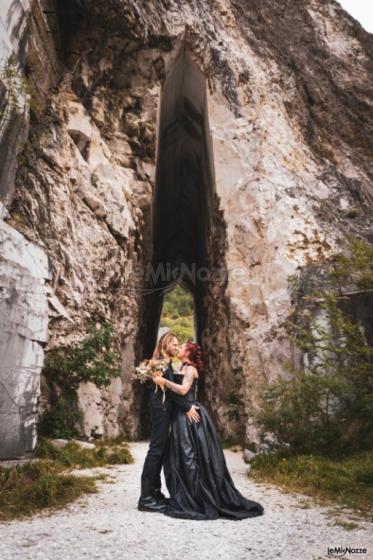 La nostra visione del black wedding: uno studio di immagine completo per una coppia dai gusti alternativi.