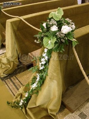 Addobbi floreali per la cerimonia di matrimonio in chiesa