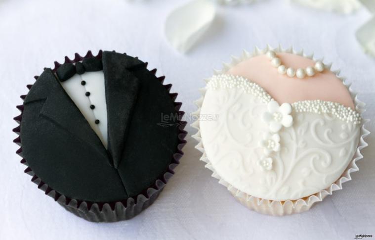 Cupcake a forma di sposo e sposa