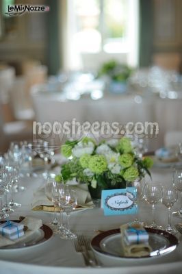 Allestimento per i tavoli di nozze in turchese