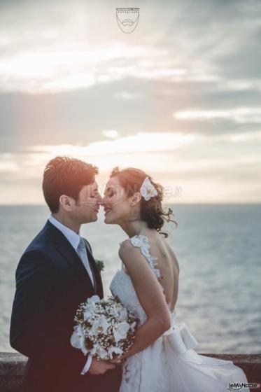 Vigliano Photography Studio - Un bacio romantico degli sposi