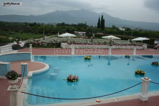 Buffet di matrimonio a bordo piscina