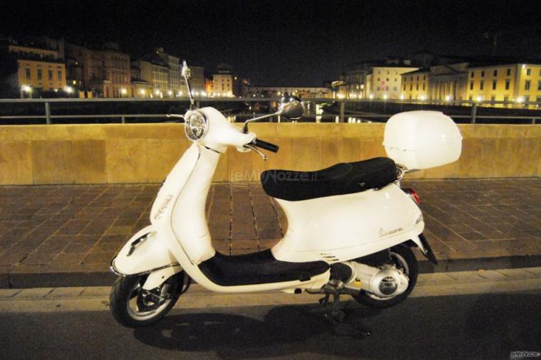 Vespa bianca - Rent Up! Florence