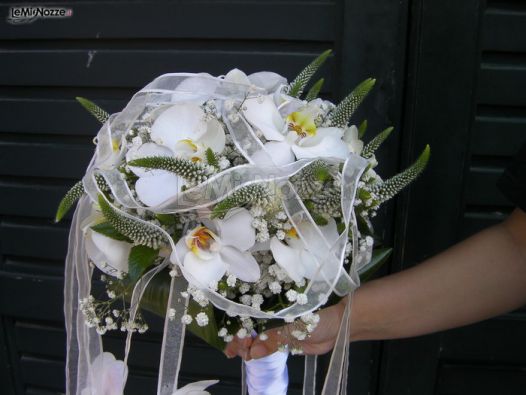 Bouquet di orchidee bianche per la sposa