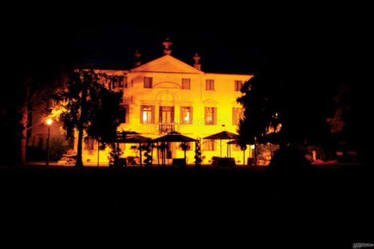 Villa Razzolini di notte