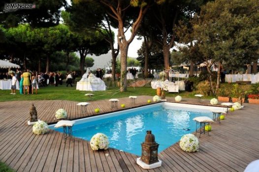 Ricevimento di matrimonio a bordo piscina organizzato ad Avola