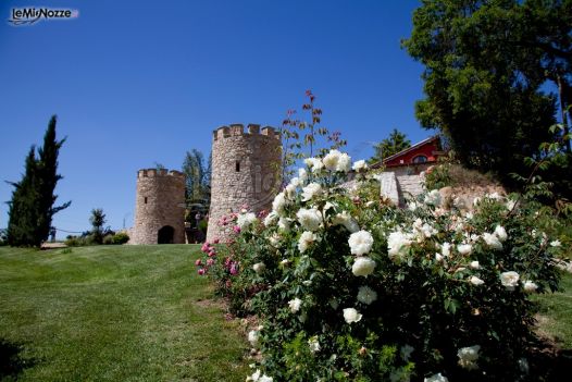Le torrette restaurate dell'antica tenuta - Villa Colonnetta Giardini e Roseti