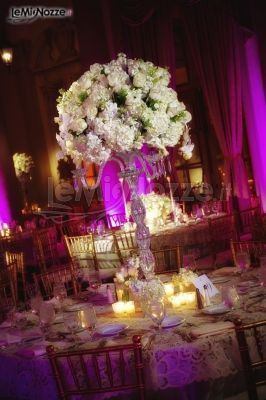 Alzata di fiori per i tavoli delle nozze
