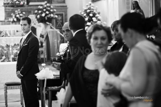 Nino Lombardo Fotografo - Lo sposo attende la sposa all'altare